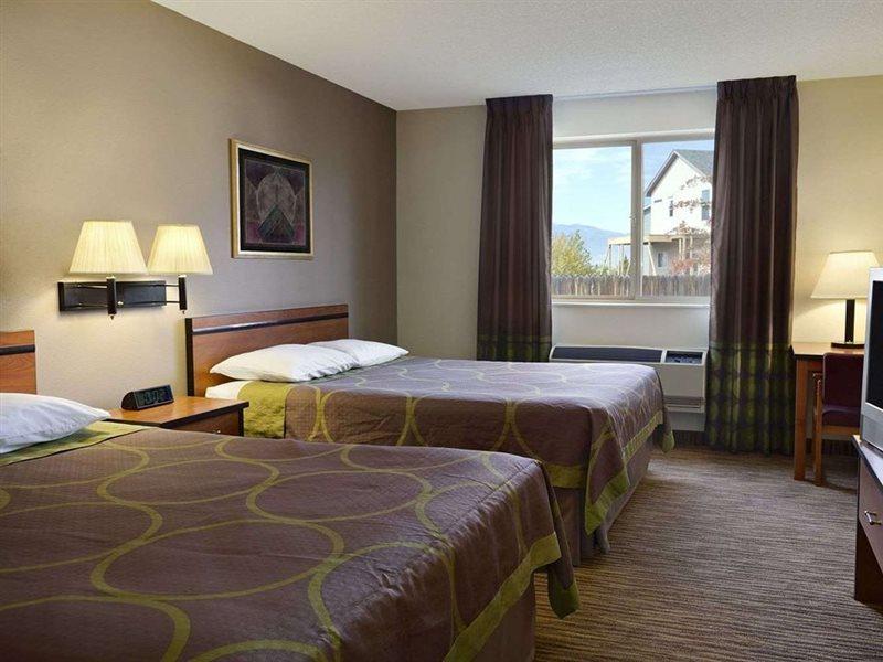 Super 8 By Wyndham Colorado Springs Airport Motel Eksteriør billede