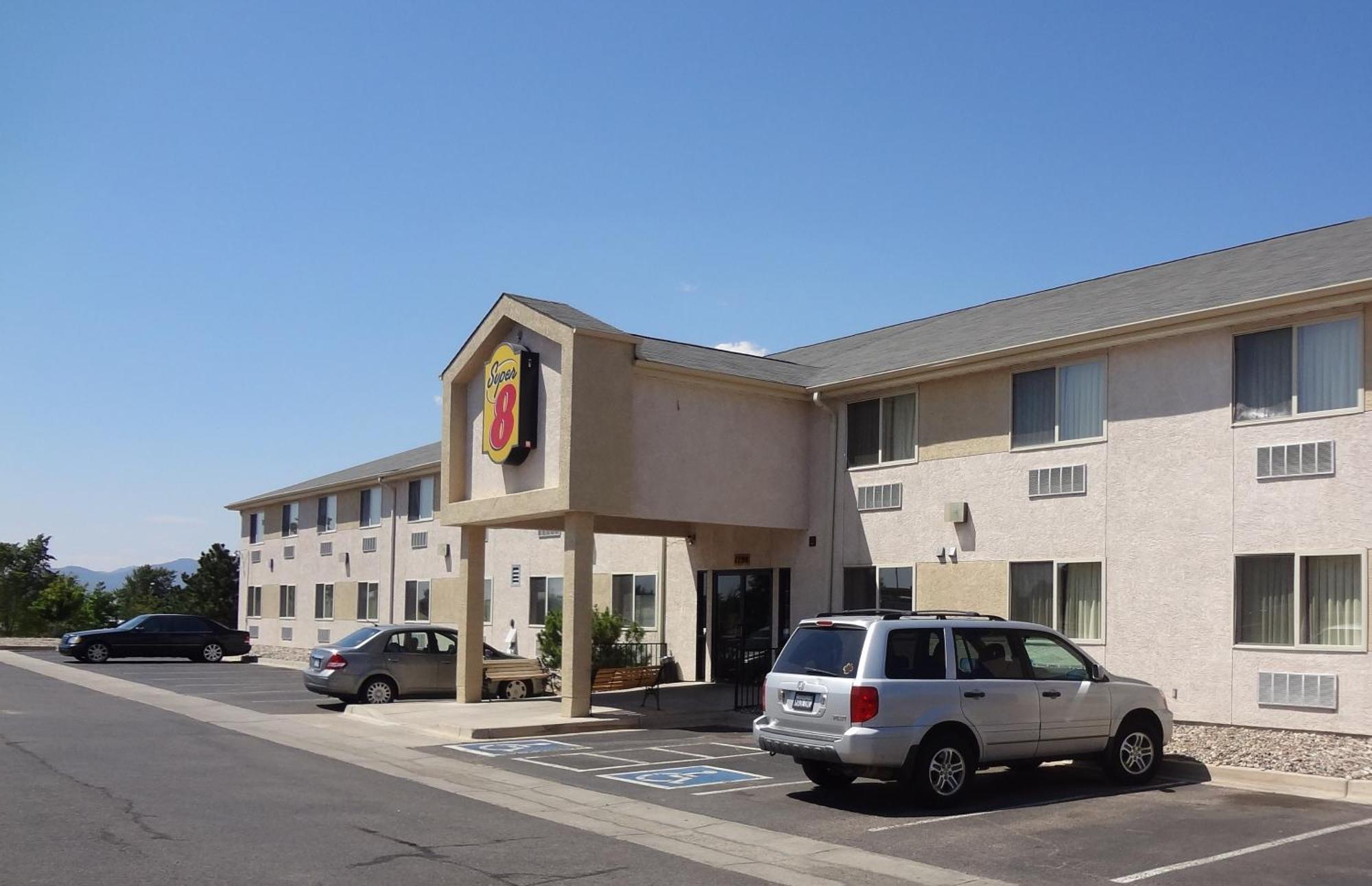 Super 8 By Wyndham Colorado Springs Airport Motel Eksteriør billede