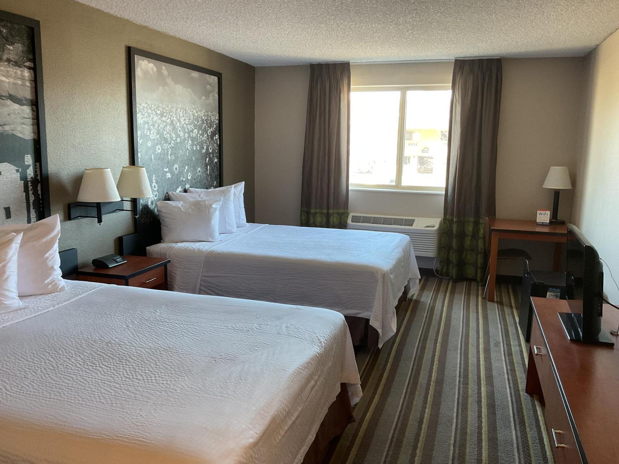 Super 8 By Wyndham Colorado Springs Airport Motel Eksteriør billede